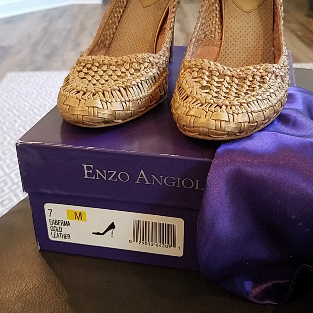 Beautiful golden/bronze Enzo Angiolini shoes